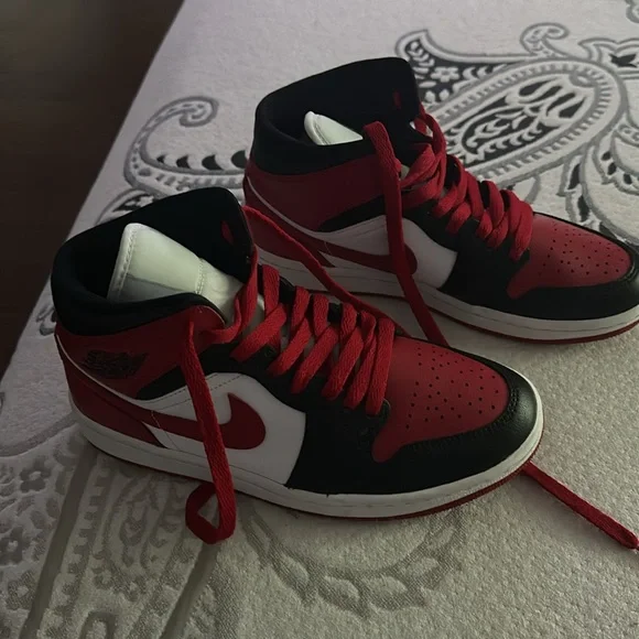 Air Jordan 1 High - Picture 2 of 2